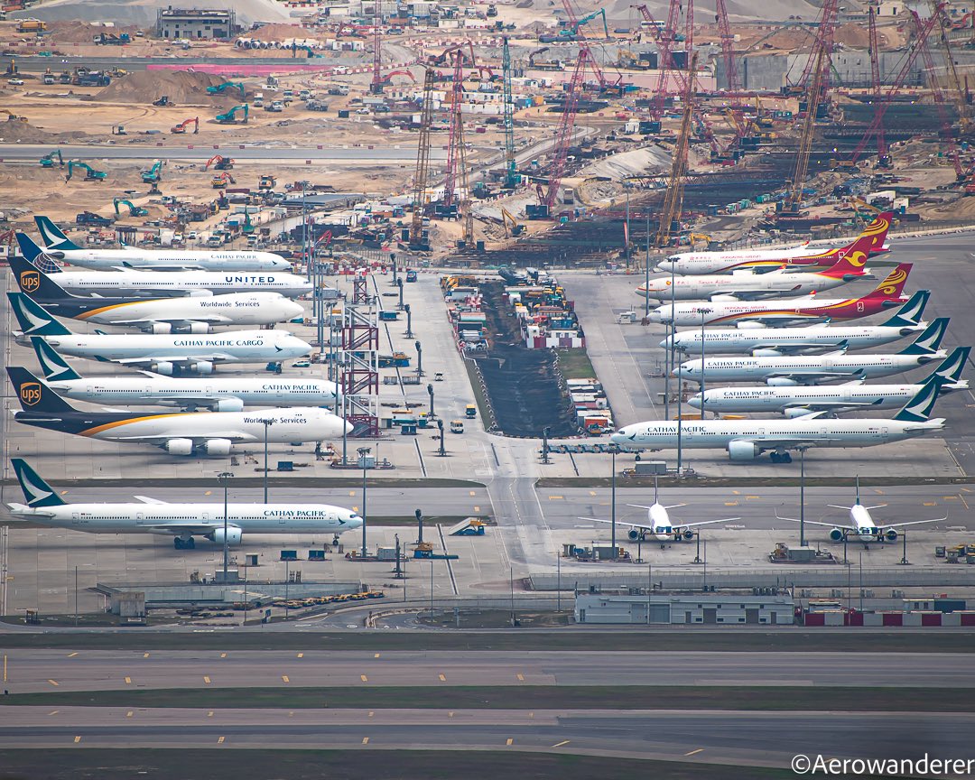 Quite literally an Airbus vs Boeing line up🤯

📍Hong Kong International Airport🇭🇰