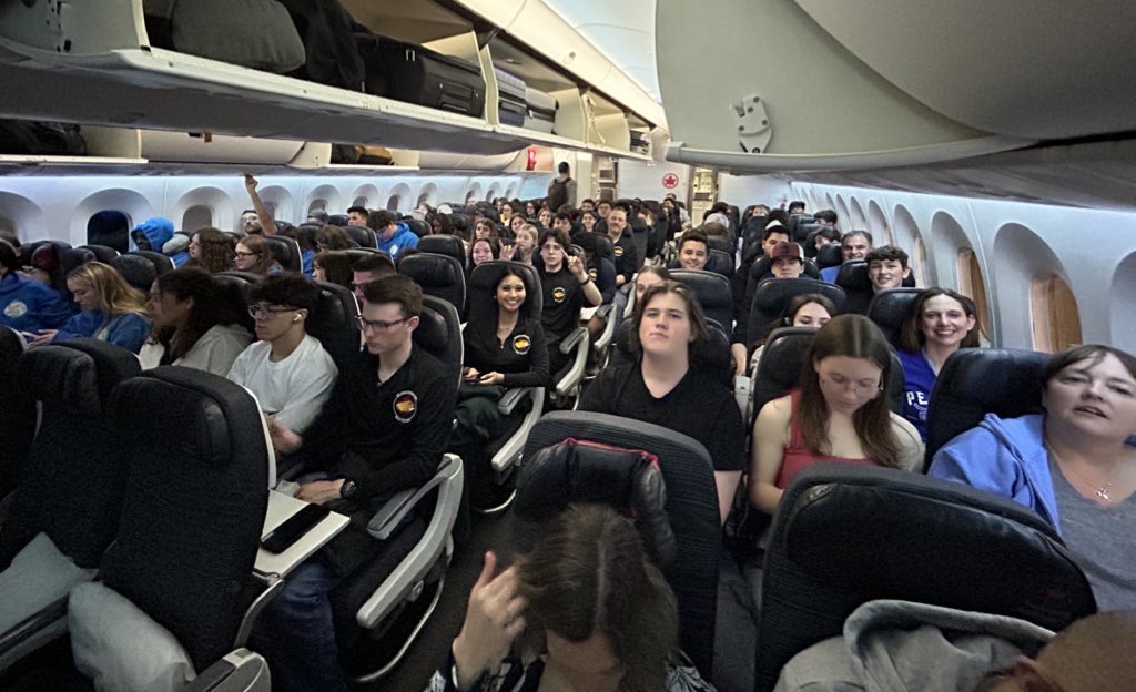 MartinezVenez's tweet photo. @StMatthewOCSB @LBPearsonOCSB Students arrived to Madrid!!!!! βοΈπͺπΈπ¨π¦@OttCatholicSB @DKatOttawa @CapoOttawa @ocsbDL #TravelandGrow #BeStMatthew https://t.co/vJ9wosR7o1