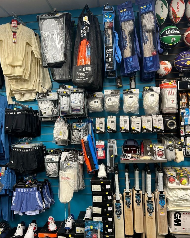 With the cricket season in full swing, Newmarket Sports welcomes a wide range of bats clothing, batting gloves, helmets, grips and accessories. Perfect for professionals, aspiring cricketers, adults and juniors. Pop in to see more. #NewmarketSports #CricketSeason #SupportLocal