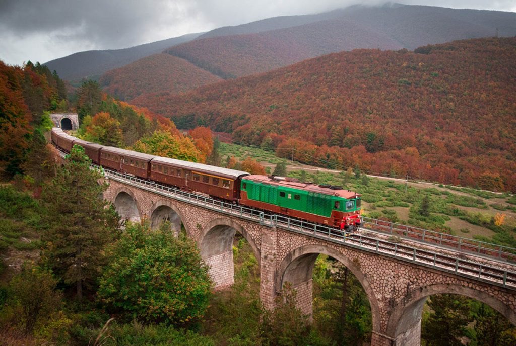 Ecco alcuni dei più bei viaggi panoramici che si possono fare in treno 🚂 in Italia 🇮🇹 @DSantanche @MTurismoItalia @fsitaliane