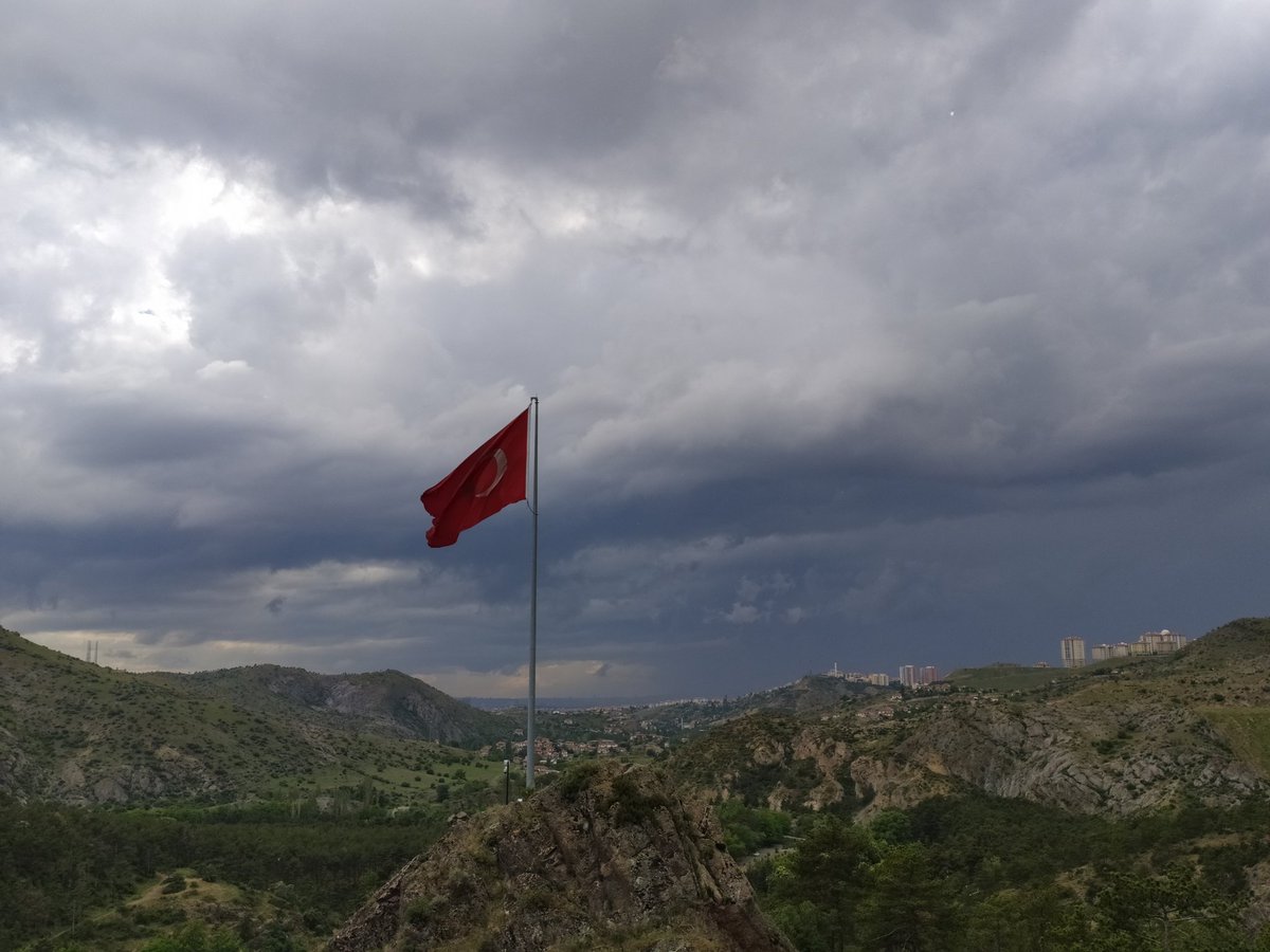 Yağış öncesi Ankara üzerindeki bulutların uzaktan görüntüsü. @Nowcasting_Turk @MeteorolojiBey @iekaradumann @baytroposfer @svswkzy @DemiRKuttusi @hava_durumu_tr_ @iklimco @YilmazKarahanDD @neebutantana_
