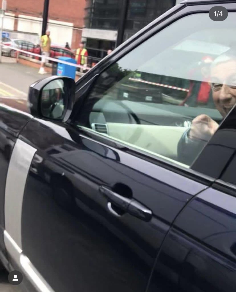 As his car drove away, Lindsay Hoyle pointed and laughed at anti-genocide protestors.