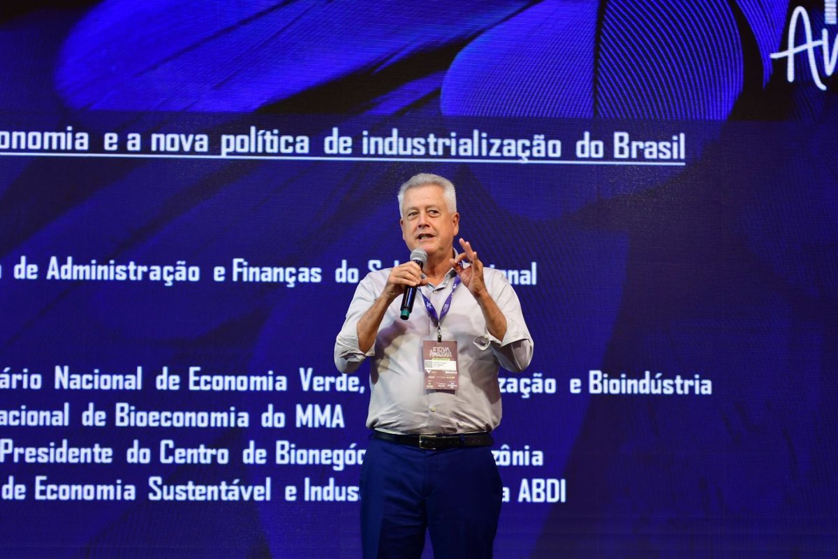 A bioeconomia é uma das missões da Política Industrial. . A iniciativa de bioeconomia no G 20 mostra o compromisso do Brasil com a sócio bioeconomia, a liderança em biocombustíveis e bioinsumos para a agricultura e o avanço na produção de alto valor agregado com as biomanufaturas