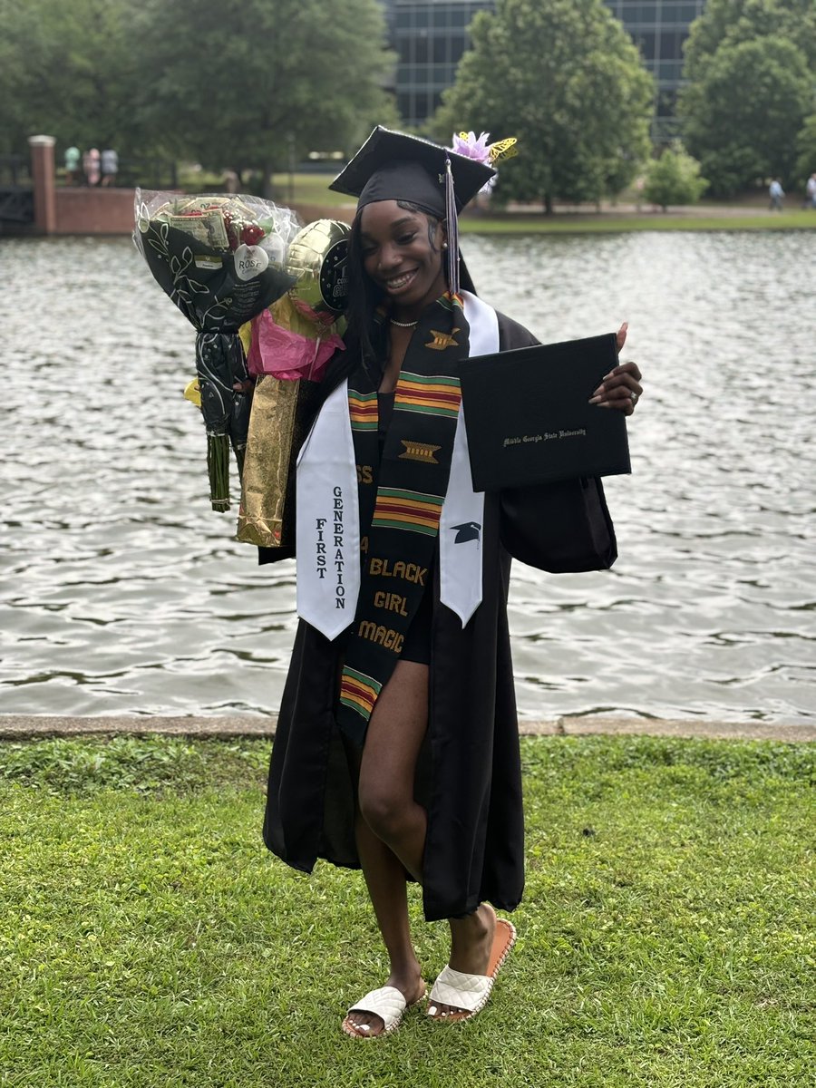 Graduated af😛🎓
 #THEBIGGEST #collegegraduate #middlegastateuniversity #MGA #criminaljustice #firstgeneration #BlackGirlMagic