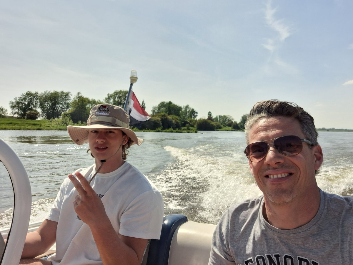 We kunnen weer 👌#nederrijn <a href="/Gemeente_Rhenen/">Gemeente Rhenen</a> waar blijft de steiger bij de veerweg?