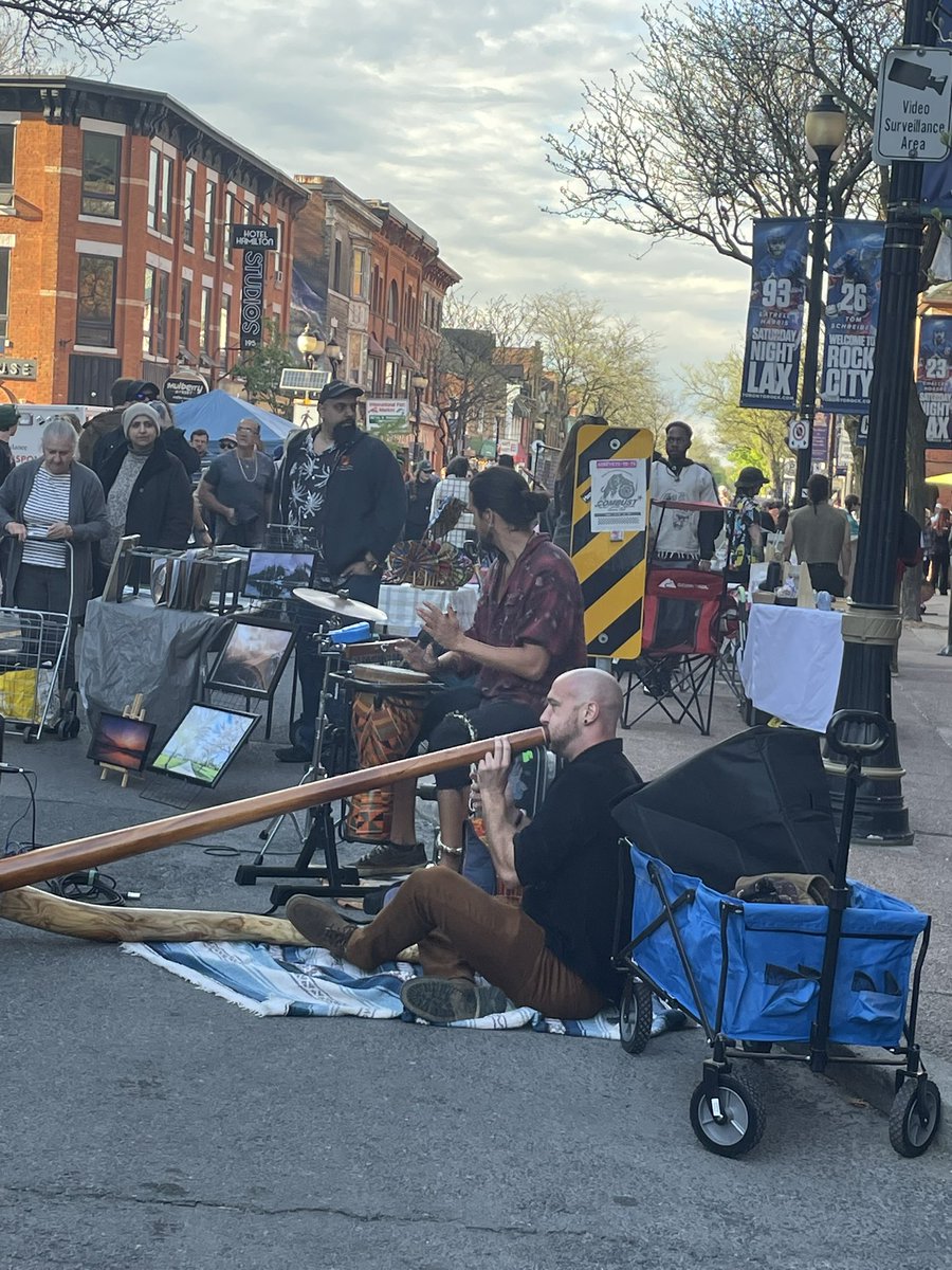 Really enjoyed #HamOnt  art crawl- Felt like it was back at its roots-local artists setting up anywhere-very local, not a lot of police presence (except for road closure safety),street performers. No stages, fences, food trucks.. just an eclectic group of awesome artists #HamOnt