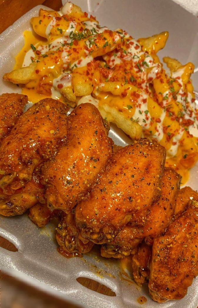 Hot 🔥 Wings 🍗 and Cheese 🧀 Fries 🍟  homecookingvsfastfood.com
#homecooking #homecookingvsfastfood #food #fastfood #foodie #yum #myfood #foodpics