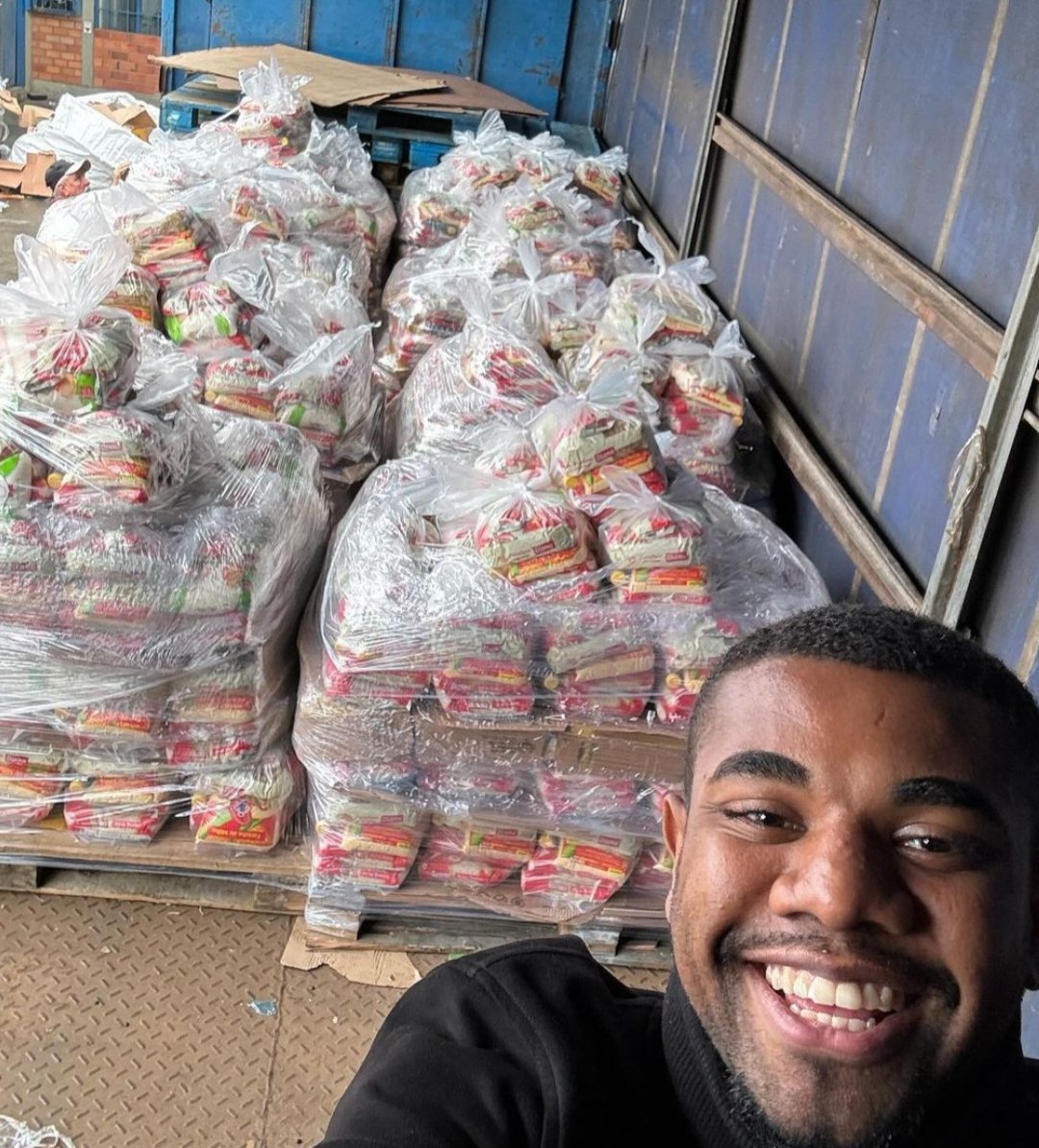 Esse sorriso é de quem está conseguindo ajudar milhares de famílias,
Davi  você é gigante...