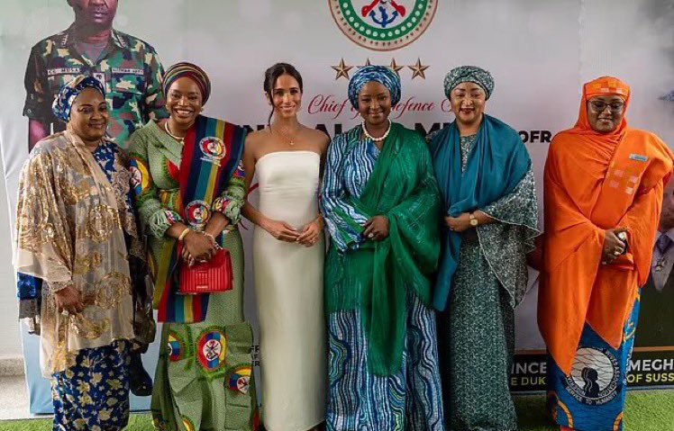 The Empress has always been a firm believer that a couple that slays together, stays together. The Duke & Duchess's coordination on this trip is Empress approved. 🥰🇳🇬 #SussexSquad #PrinceHarryandMeghaninNigeria