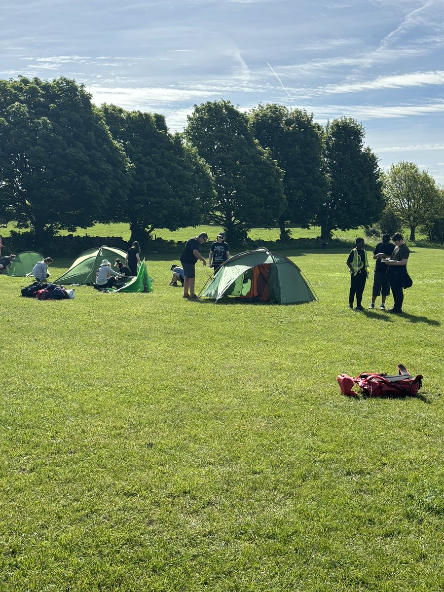 Bronze groups enjoying the sunshine whilst out on their DofE practice #dofe #dofebrozne