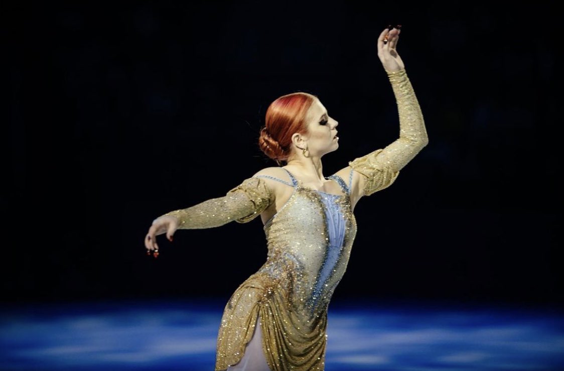 если у Саши Трусовой есть 1 млн. поклонников, я одна из них. 
если у Саши Трусовой есть 1000 поклонников, я одна из них. 
если у Саши Трусовой есть 10 поклонников, я одна из них. 
если у Саши Трусовой нет поклонников… этого не может быть, потому что ради Саши я воскресну.