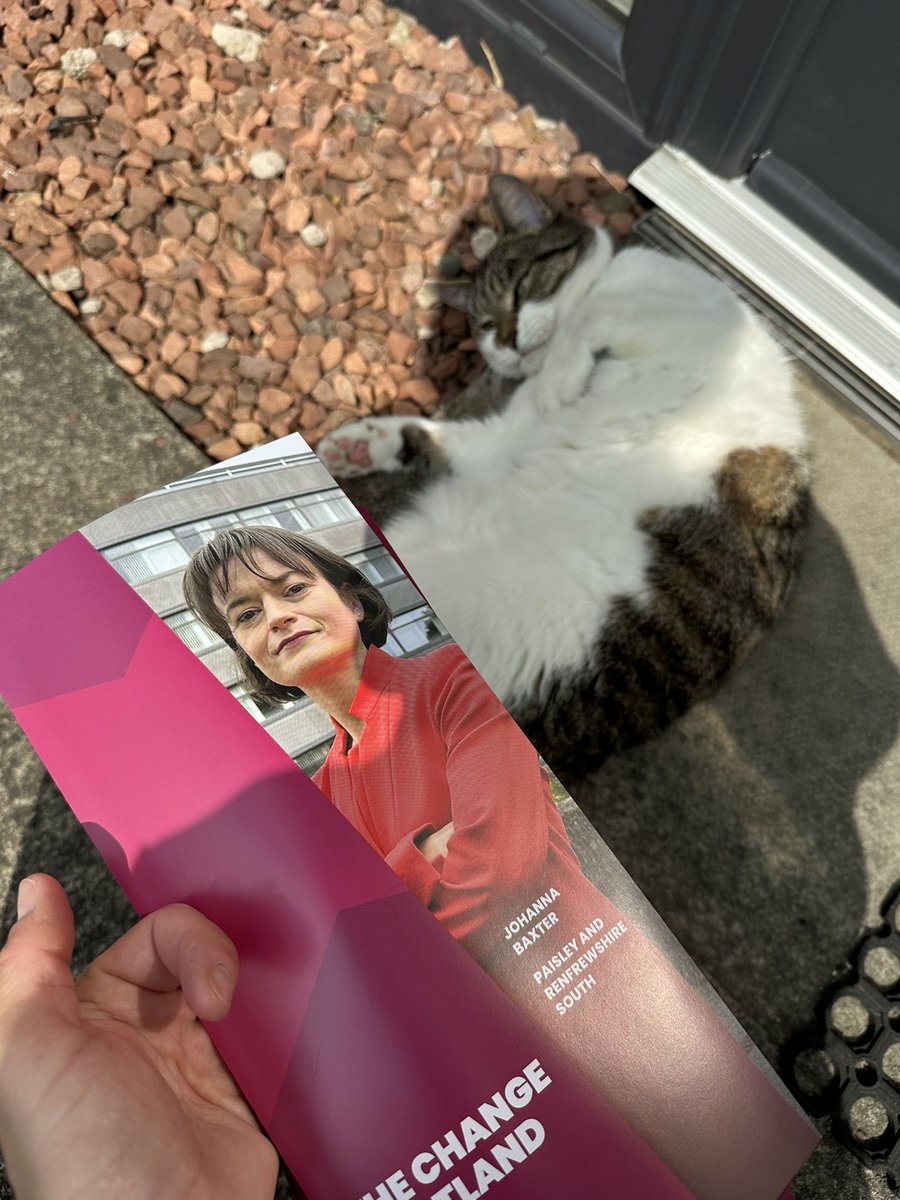Top team on the doors again today! 
And we weren’t the only ones enjoying the sunshine 😻 ☀️ 🌹😎#LabourDoorstep