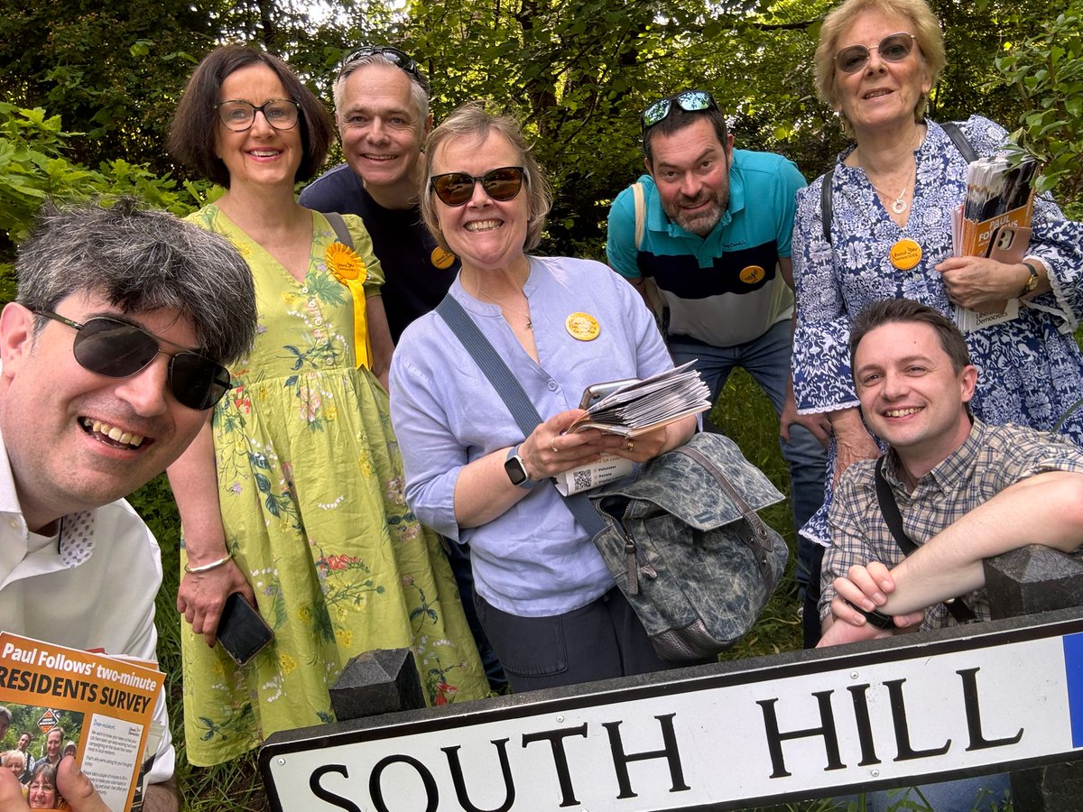 Lib Dem 🔶 candidate for #GodalmingandAsh, @PaulDFollows, and team having a fantastic afternoon catching up with the wonderful residents of #Godalming today☀️