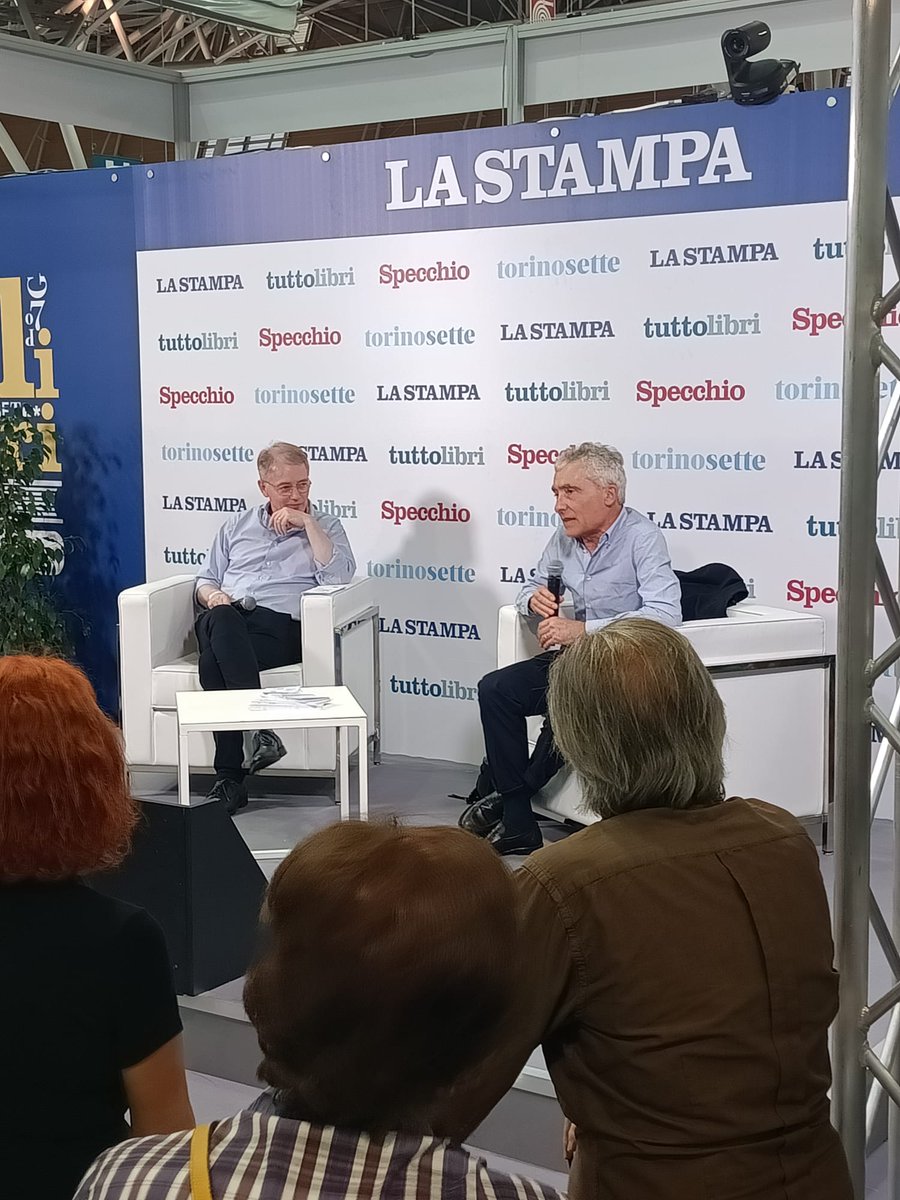 Il direttore del @festinteconomia @Tboeri presenta la manifestazione nello stand de @LaStampa al @SalonedelLibro 👉 festivalinternazionaledelleconomia.com #fie24 𝐂𝐡𝐢 𝐩𝐨𝐬𝐬𝐢𝐞𝐝𝐞 𝐥𝐚 #𝐂𝐨𝐧𝐨𝐬𝐜𝐞𝐧𝐳𝐚 30 maggio- 2 giugno 2024 #Torino @editorilaterza