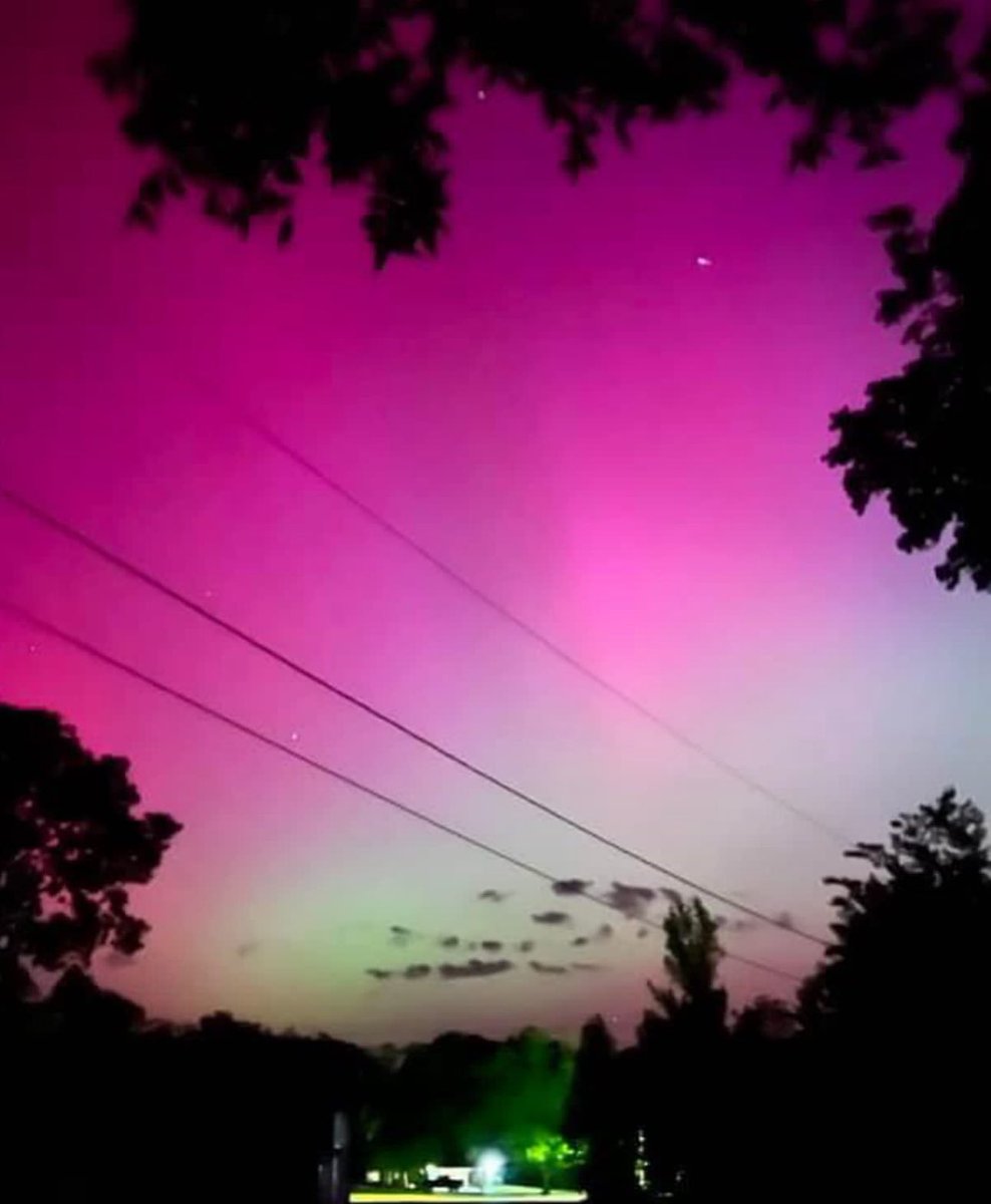 trumnm's tweet photo. As an Alaskan, I don’t think I would have ever expected to see the Aurora Borealis in Alabama https://t.co/ubIuLh0VvJ
