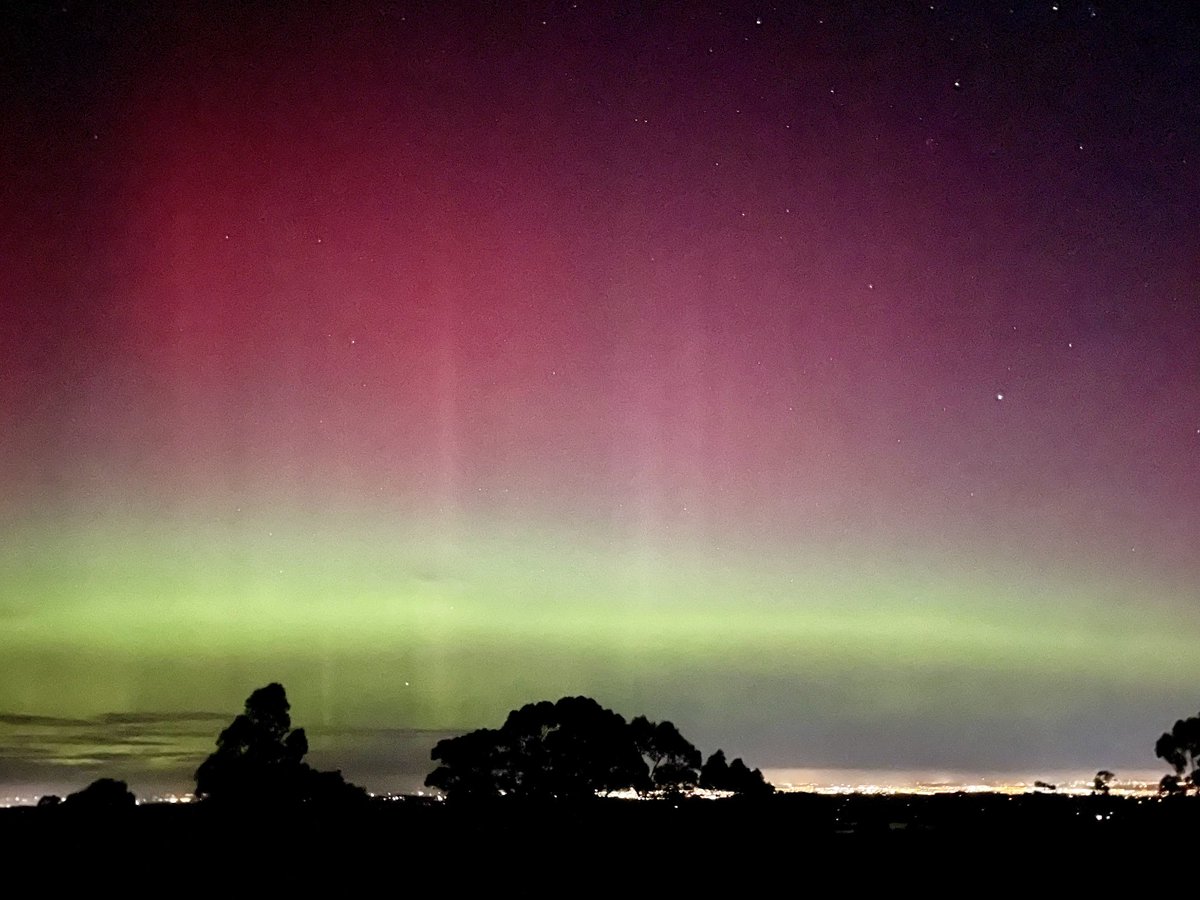 Our best of the Aurora australis from about an hour ago