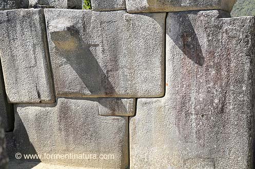 Detalle de uno de los muros del Templo de las Tres Ventanas...
Machupicchu. 

Formentí Natura