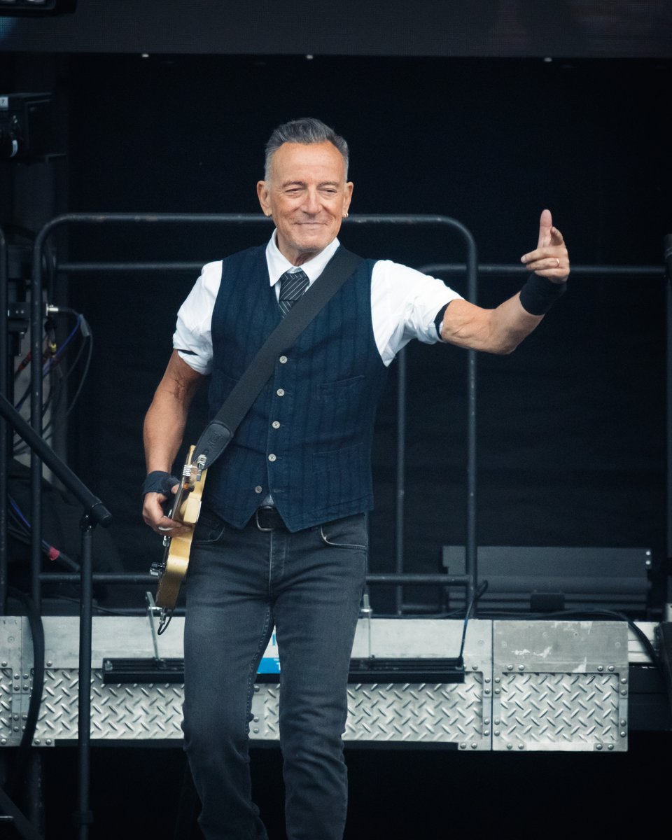 **𝗣𝗥𝗢𝗗𝗨𝗖𝗧𝗜𝗢𝗡 𝗧𝗜𝗖𝗞𝗘𝗧𝗦 𝗥𝗘𝗟𝗘𝗔𝗦𝗘𝗗** A handful of Tickets for @springsteen at UPMC Nowlan Park, Kilkenny tomorrow have been released for general sale. #Springsteen #Kilkenny Get yours here 👉 bit.ly/3yeZisJ 📸 @raykeoghmedia