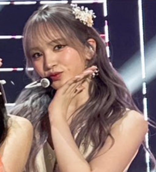 feedforliz's tweet photo. you did so well at mcing today, congrats our jiwonie ! https://t.co/DyLdF9ofjn
