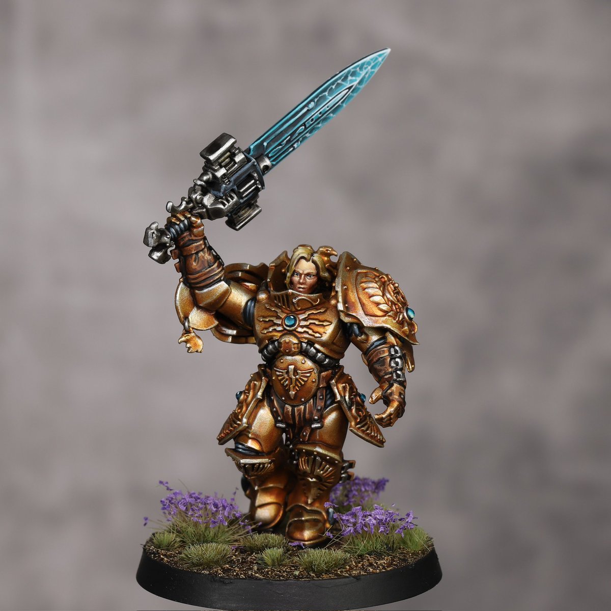 The FEMSTODES are here! 
youtu.be/UvjwuRKJPHU

My bad-ass Shield Captain is finished and I love her.
Check how to paint her armour in a quick and efficient way that looks amazing. Just three simple steps!

#WarhammerCommunity