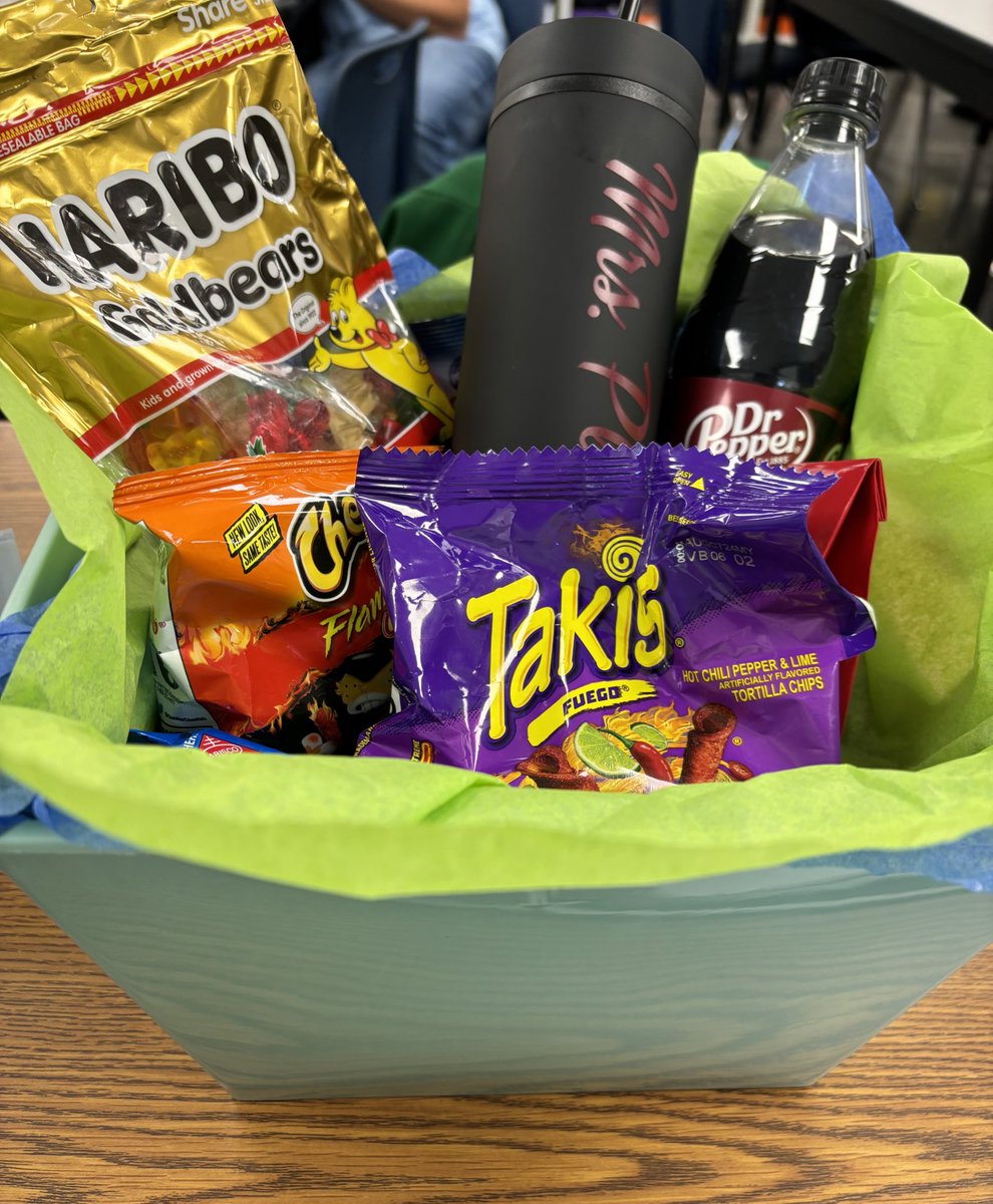 Thank you @EmeraldDCMHS for the basket of treats. 💚Keep up the great work! @_MHSSTUCO