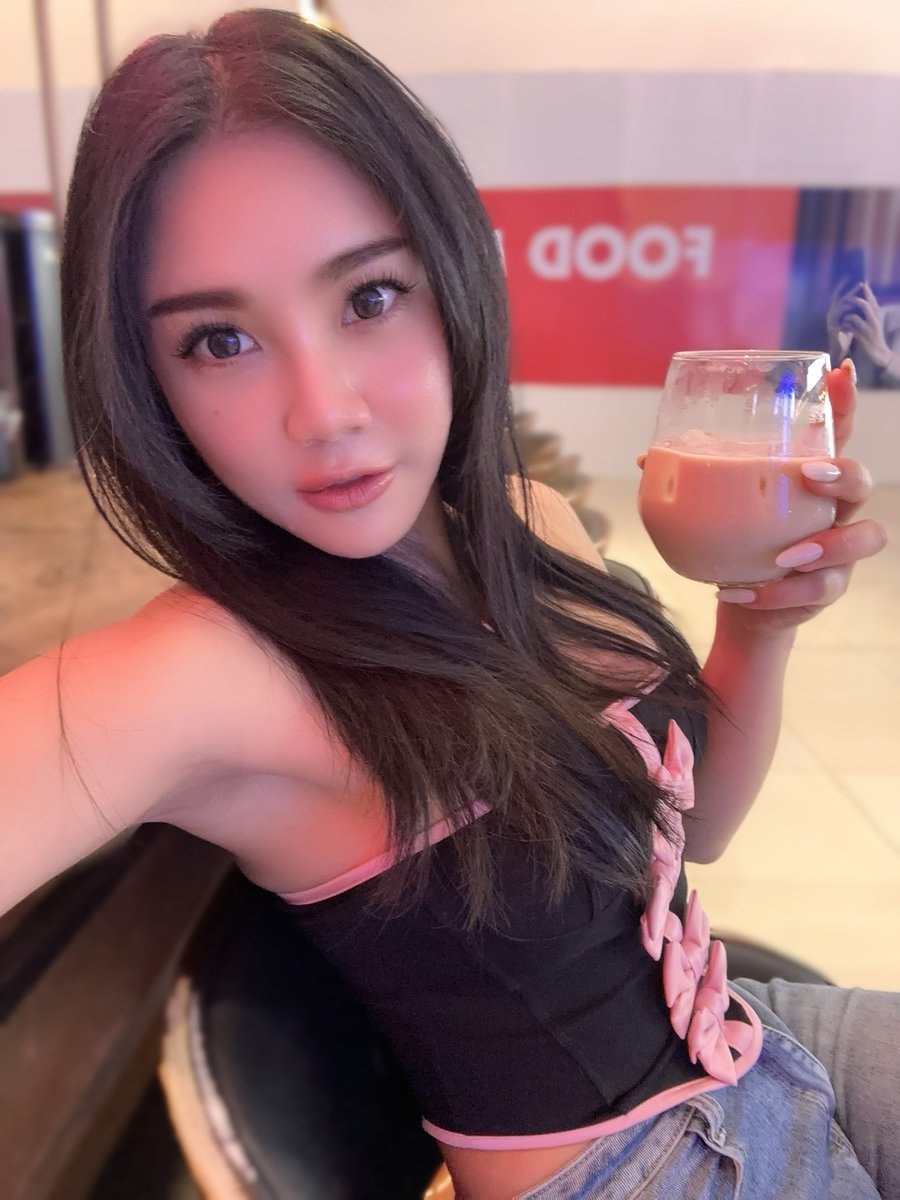 Dearclassygirl's tweet photo. Dutch latte อร่อยชอบๆ ไม่หวาน ได้ความนัวนมๆ อนุญาตจอยอาทิตย์ละวันสองวันนะคะ ☺️ https://t.co/L15FI29SS9