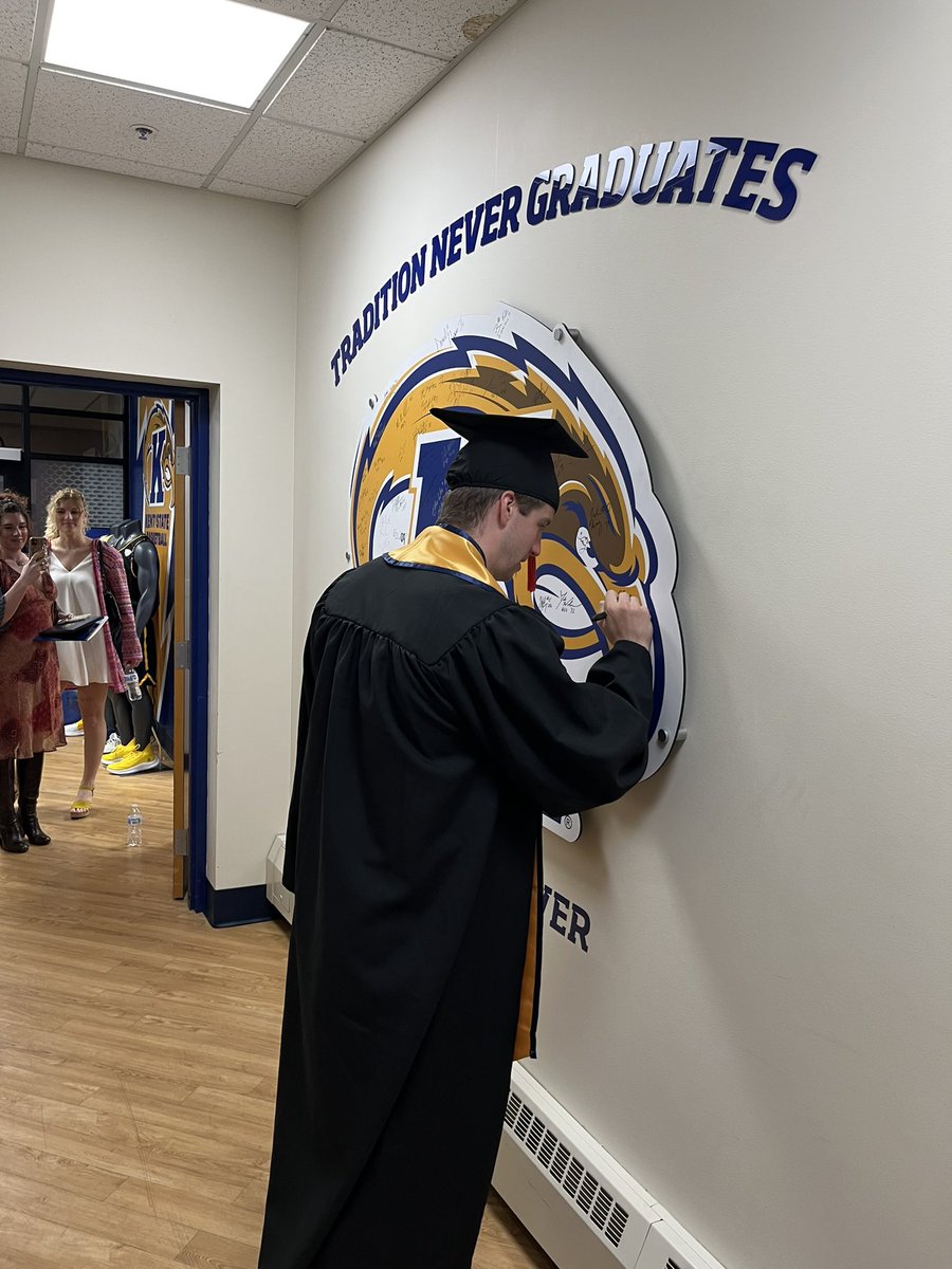 What a day 🎓 Congratulations! #KentStMBB x #flashesforever⚡️