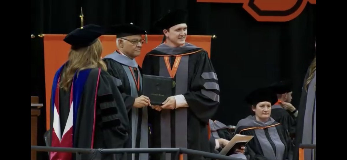 TraylorWillIsAg's tweet photo. Joshua Fleming, DVM! Super proud of this Duckling! Joshua was in the first Vet Med Apps class I taught, finished our program with his CVA1, obtained a position at Stone Ridge and leveled up to a CVA2. Yesterday he completed his education at OSU and earned his DVM! 
@WillisSchools https://t.co/wstfchlwXI