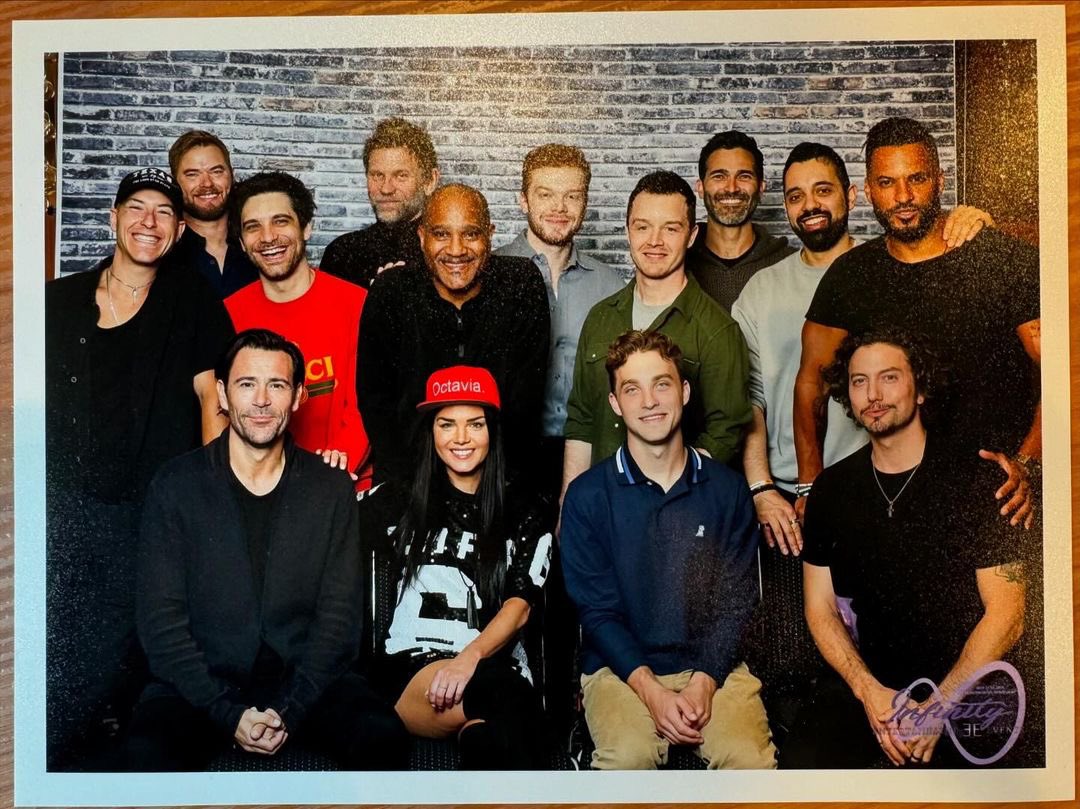 Jackson Rathbone shared these group photos of the guests in attendance at the con in Germany today which include Tyler Hoechlin, Jordan Elsass, and Seth Gilliam. #TylerHoechlin #TeenWolf #SupermanAndLois