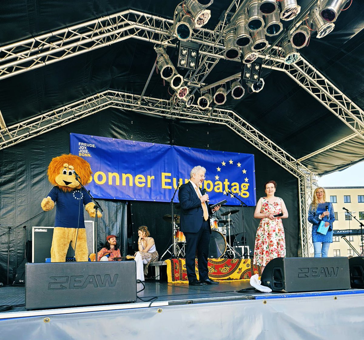 Eröffnung des Europatags unter dem Motto „Demokratie feiern - Zukunft gestalten“ mit dem Leiter der Regionalvertretung der Europäischen Kommission, Stefan Lock - ein tolles, proppenvolles Fest überzeugter Europäer*innen, die für Demokratie streiten und Europa gestalten wollen 💚