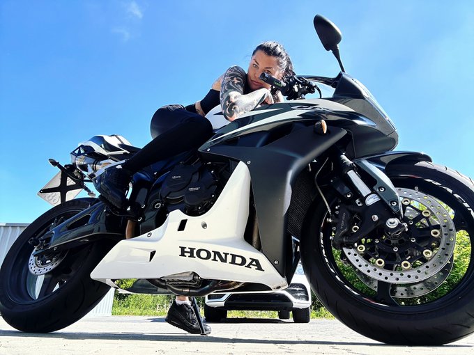 W&uuml;nsche euch einen sch&ouml;nen Samstag. Zeigt doch mal eure Motorr&auml;der&hellip; https://t.co/GP68vvX7qG<a href="/tag/show"class="tags"><span>#show</span></a><a href="/tag/schwanz"class="tags"><span>#schwanz</span></a><a href="/tag/weihnachten"class="tags"><span>#weihnachten</span></a>