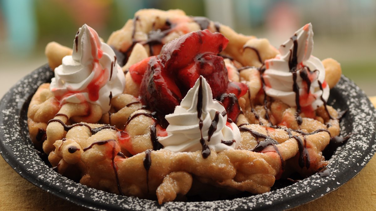 😋 #NationalEatWhatYouWantDay calls for 'The Works' funnel cake at #Carowinds. What's your favorite sweet treat at the park?