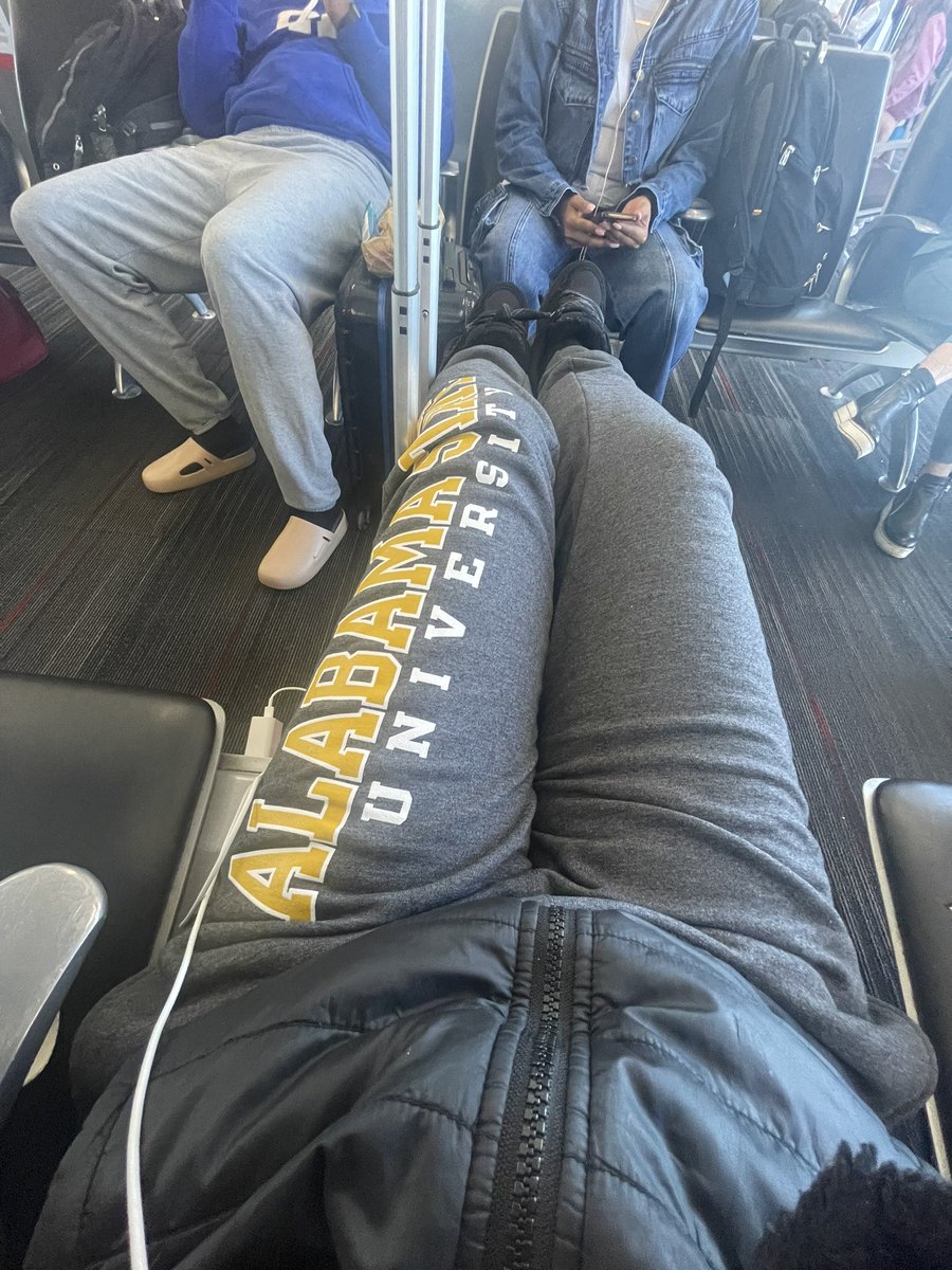 nyy1006's tweet photo. my first airport run repping my HBCU #bamastate28 #asu28 #AlabamaStateUniversity ππ₯³π€ͺπππ₯π₯°πππ https://t.co/PEbUwyRftO