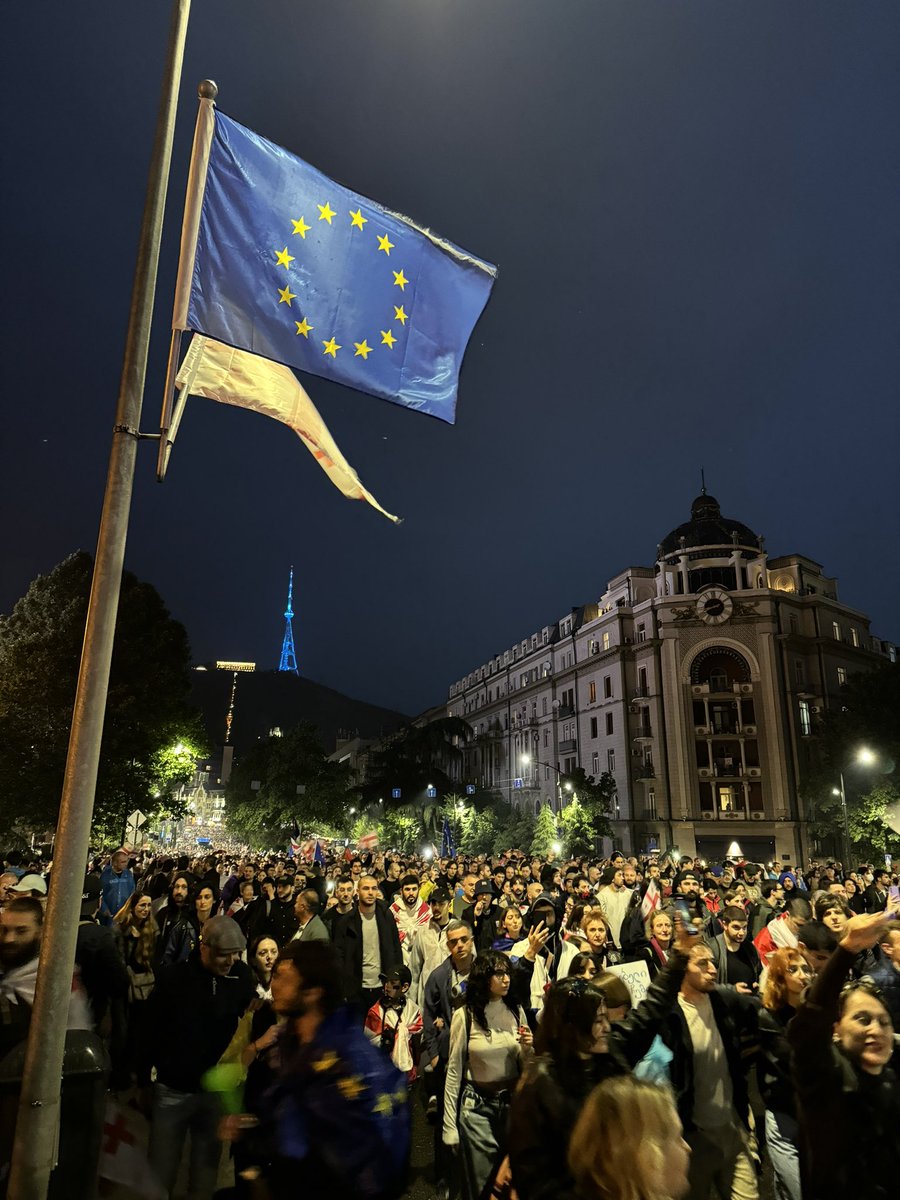 As expected - despite violent attacks and threats, Georgians are not afraid 🇬🇪 #Georgiaprotests #HappeningNow