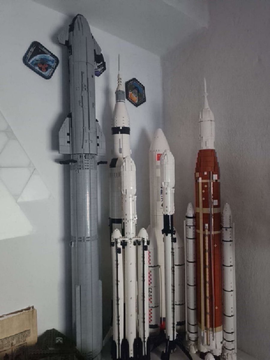 bausteinecke's tweet photo. Day 46 of trying to reach out to Elon Musk.                             
Hey @elonmusk,  I'm planing to produce the SpaceX Starship and Falcon using Lego-like building blocks and sell them in Europe. May I use your SpaceX logo? #ElonMusk #falcon9 #starship #SpaceX https://t.co/e4xmvqCXxk