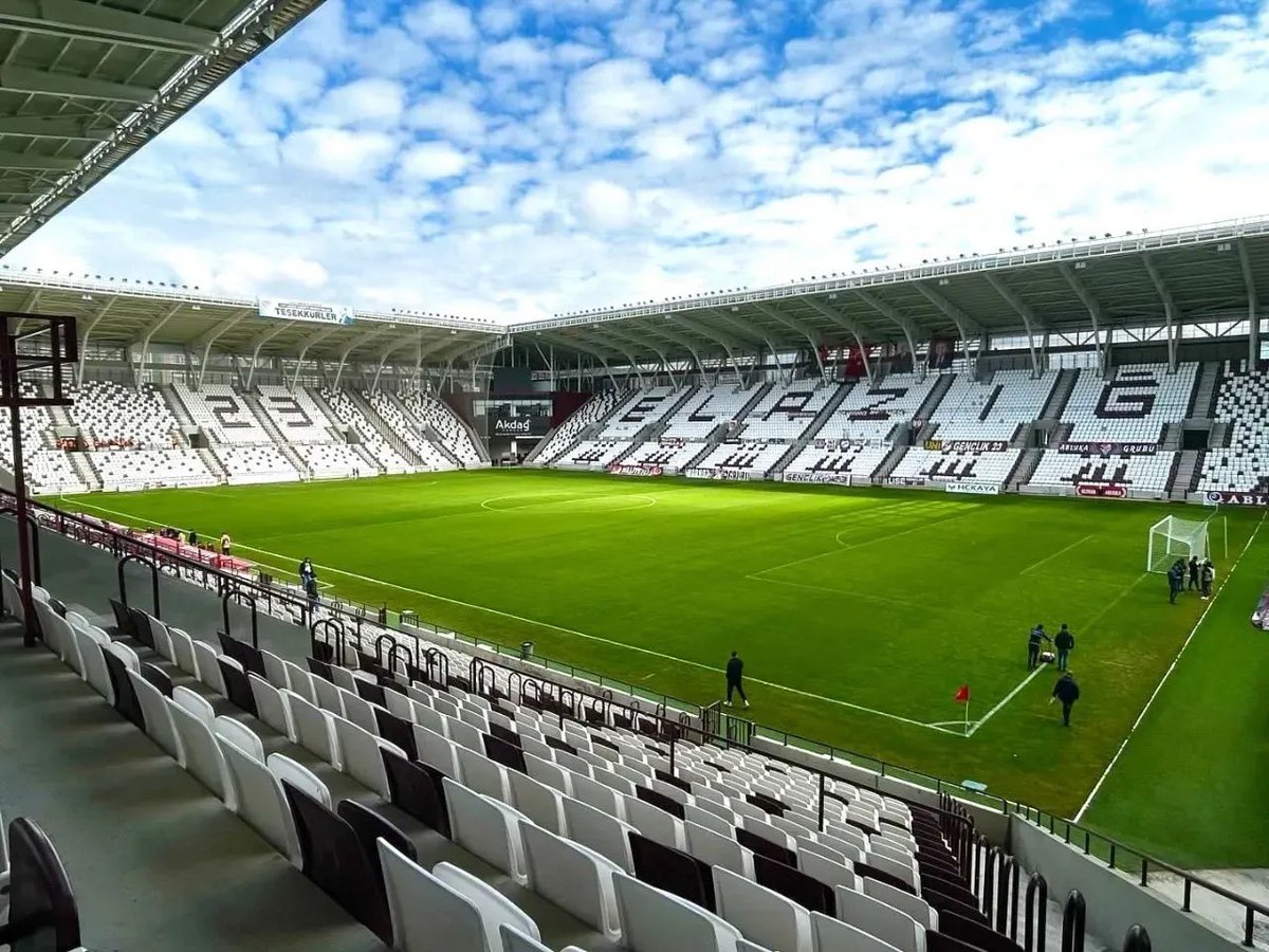 🏆 Elazığ Gençlik ve Spor İl Müdürlüğü, 23 Mayıs’ta Beşiktaş ile Trabzonspor arasında oynanacak Ziraat Türkiye Kupası finalinin, Elazığ Atatürk Stadyumu’nda oynanması için resmi başvuruda bulundu.