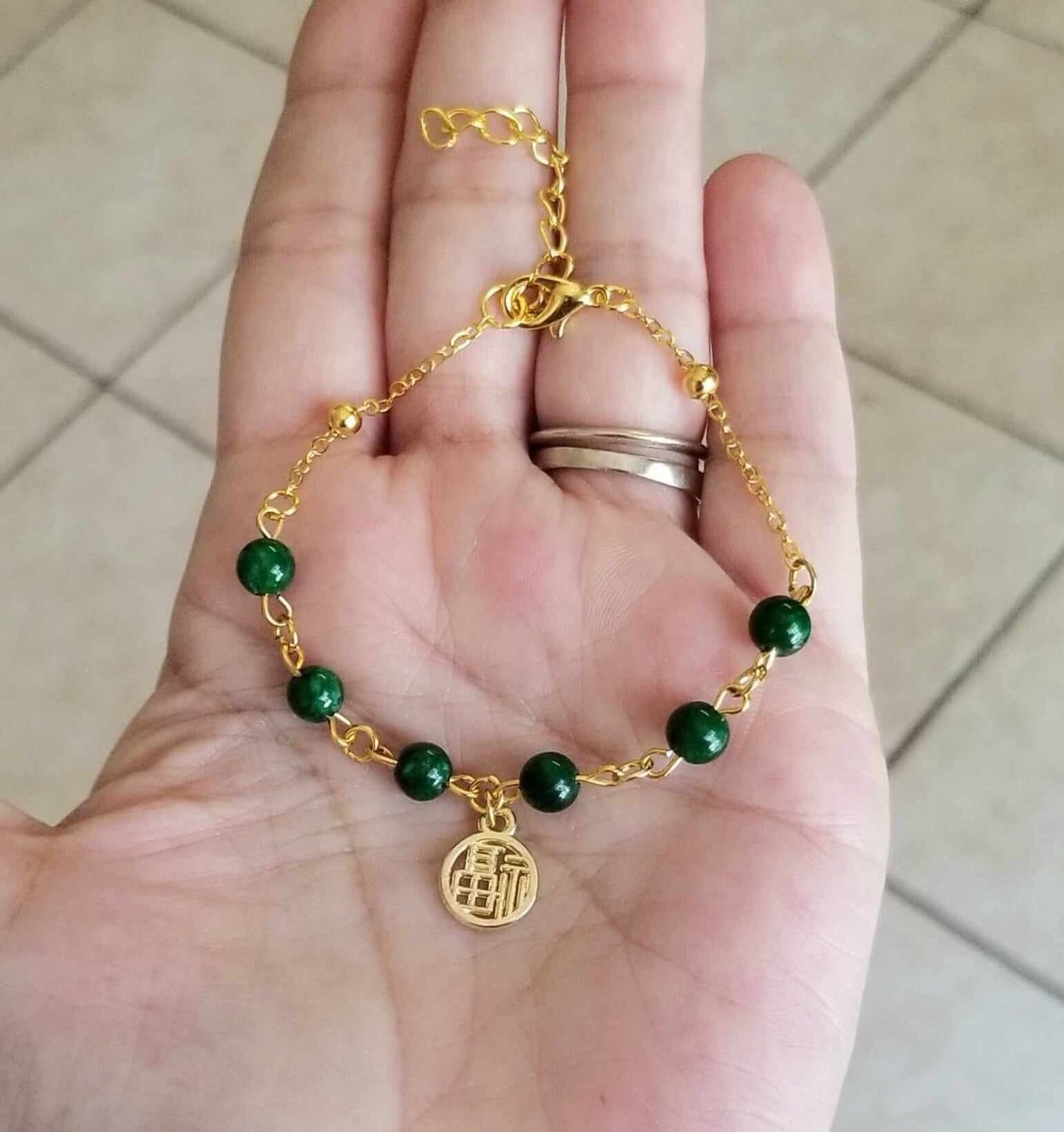 Gold Jade Bracelet 

#jewelry #bracelet #jade #jadebracelet #jadejewelry #beadedbracelet #goodluck  #giftsforher #giftideas #gifts #mothersday #mothersdaygifts #graduationgift #etsy #etsyjewelry #handmade #handmadejewelry #handmadegift 

simplychicbyangela.etsy.com/listing/164916…