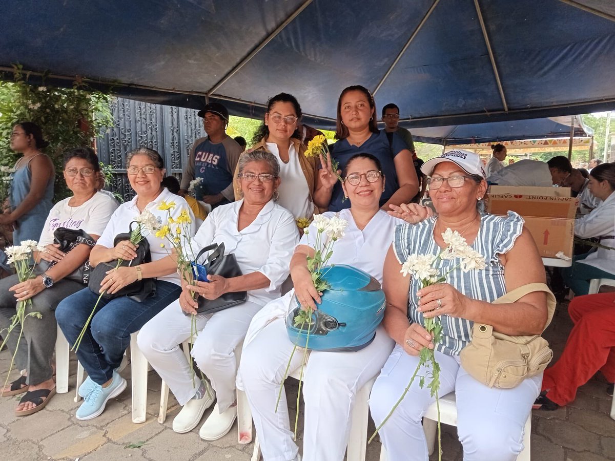 Conmemoramos a nuestros héroes y mártires de la revolución ✊🏻#UvMarcosSomarriba

Presentes entrega de ofrenda floral y guardia de honor, héroes y mártires de Pastran ❤️🖤✌🏻

#SoberaniayDignidadNacional #4519LapatriaLaRevolución
#LeónRevolución