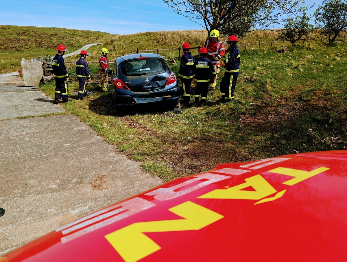 ServiceYouthTe1's tweet photo. Fantastic day training for cadets with a variety of scenarios, excellent opportunity for their development. Great work Cadets and Instructor and everyone involved 😎🚒 @mawwfire
@UKFireCadets
@GorseinonFire @AbercraveFire @Ammanvalleyfire https://t.co/cwRVljecId