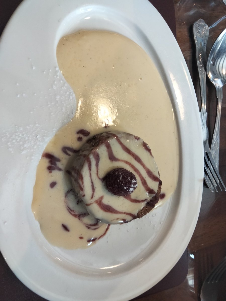 arlawrencewrite's tweet photo. I was taken out for lunch at the fountain @ clent this afternoon. 😊 The #JamRolypoly surprised me. If you are ever up this way please visit 🙏🏾 https://t.co/vWGSm1vdcJ