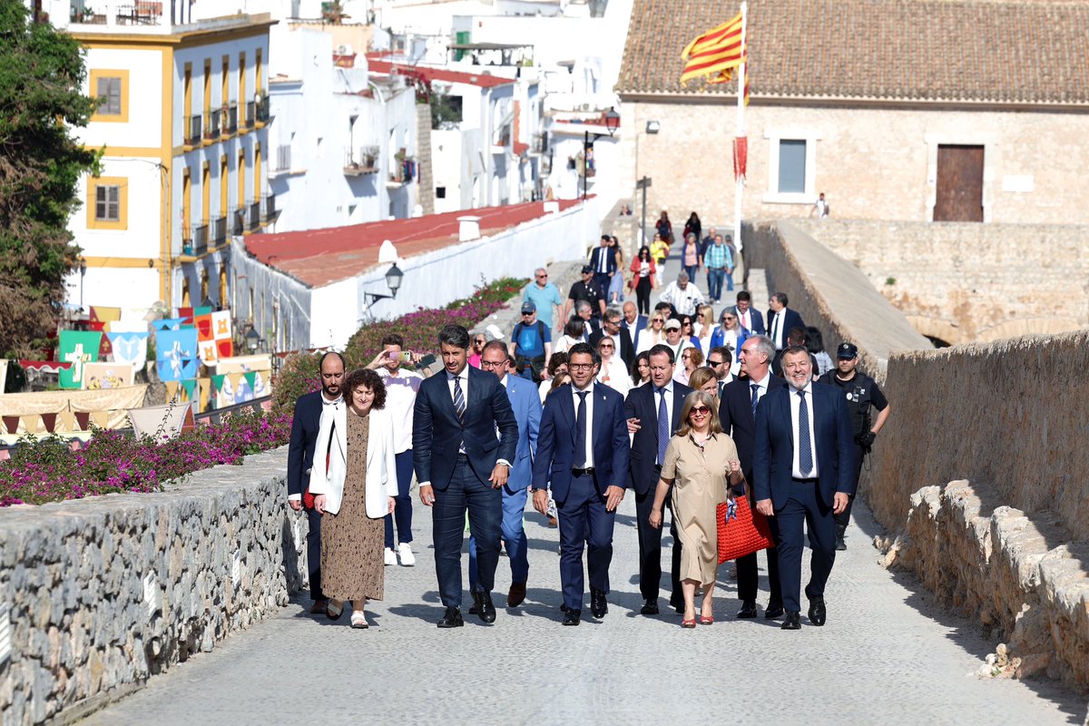 👏 Me gustaría agradecer al alcalde de Ibiza, Rafael Triguero, la excelente hospitalidad y acogida, y al resto de alcaldes y alcaldesas de las diferentes ciudades, la predisposición para trabajar de manera conjunta. Estoy seguro de que iremos logrando los diferentes objetivos.