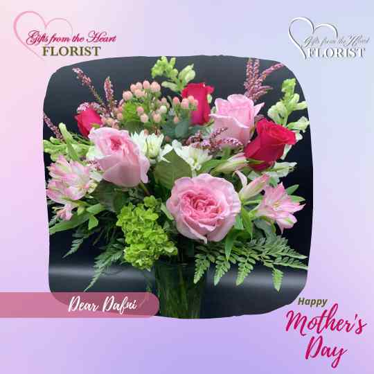 HeartFlorist's tweet photo. Dear Dafni :: A sweet collection of flowers that will brighten the day. Fragrant pink garden roses, Hydrangea and Snap Dragons make up this vibrant design in shades of pink and green. We also offer fragrant candles, Teddy Bear Plush, Chocolates and even Vintage Brooches as a fini https://t.co/423CsG4IZg