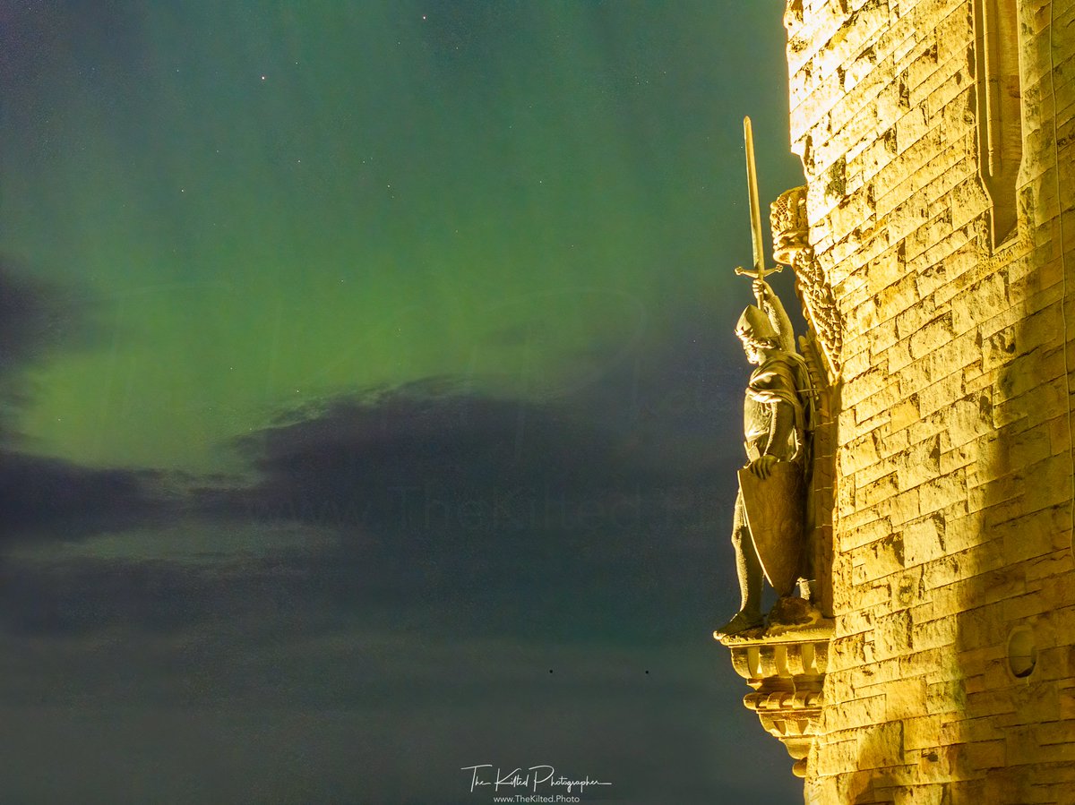 The Wallace and The Aurora 💙💚

#wallacemonument #Scotland #auroraborealis #VisitScotland #TheKiltedPhoto #NorthernLights #Stirling #ScotlandIsCalling