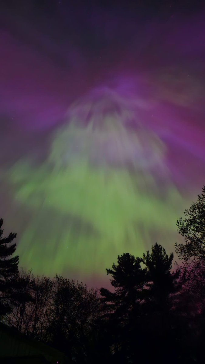 Northern Lights in Norther Ontario last night! 

#northenlights 
#thenorth 
#art
#Ontario 
#Lightshow