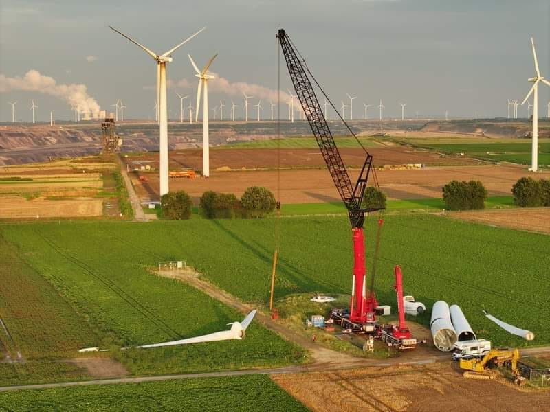 Niemiecki gigant energetyczny RWE rozpoczął demontaż farmy wiatrowej, aby zrobić miejsce dla rozbudowy kopalni odkrywkowej węgla brunatnego w Nadrenii Pł.-Westfalii.