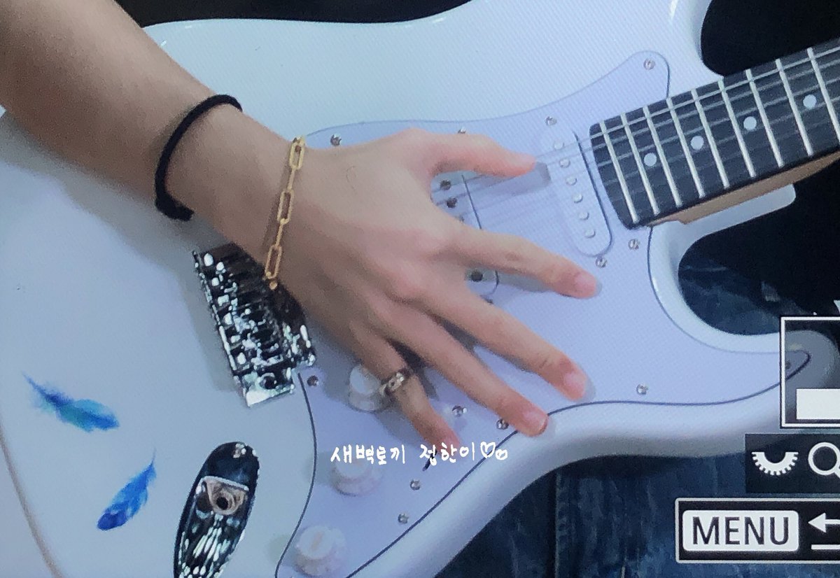 hanniethinker04's tweet photo. bassist yoon jeonghan 😮‍💨🫠🫠 https://t.co/55VfQjvLxf