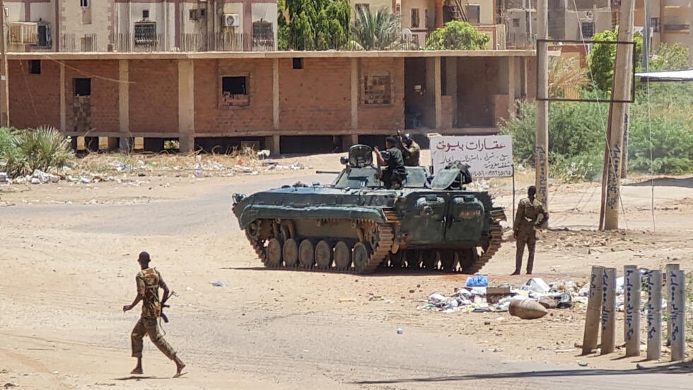 #اخبار_الكشك 
#المشهد_السوداني 
تجدد المعارك بين الجيش والدعم السريع بالخرطوم بحري

#الحقوا_الفاشر 
#سلطة_الشعب_لإنهاء_الحرب