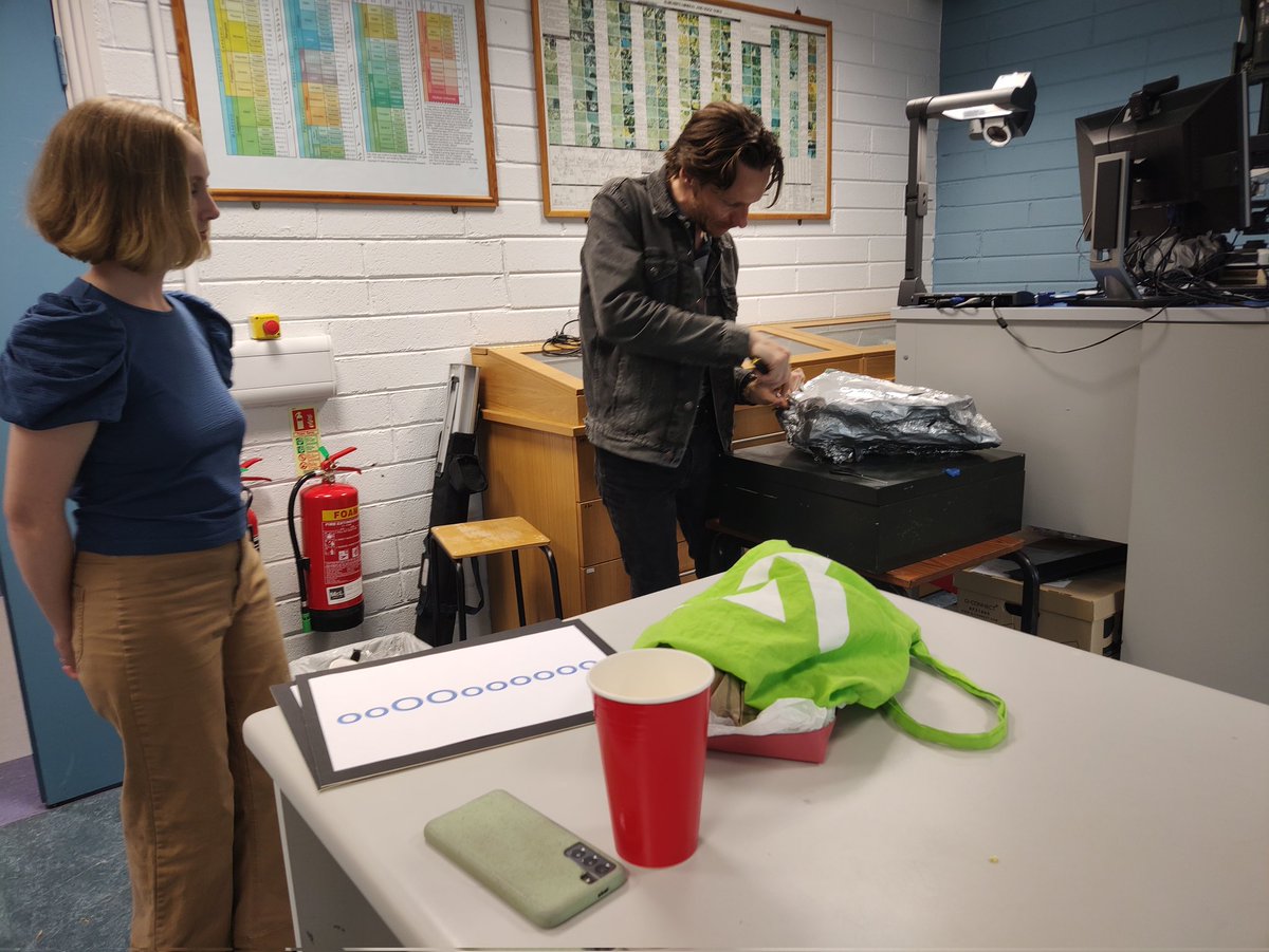 CorkCoast's tweet photo. A great night following a great pogramme, with live rock splitting!
And UV light revealing fossil leaves. 

#FFOF #geology #Paleontology #cork #ucc #uccBees https://t.co/fDLNrWSIji