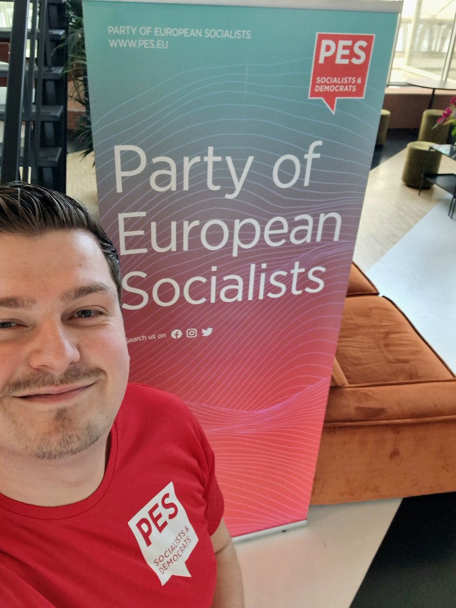 Mooie zonnige dag om te helpen bij het <a href="/PES_PSE/">PES 🌹🇪🇺</a> congres in Rotterdam!