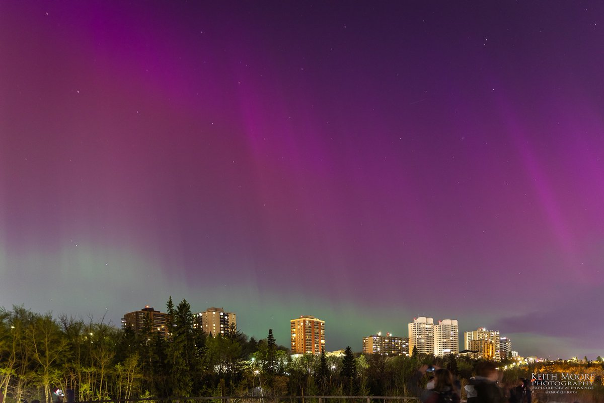 My plan was to try & photograph the Aurora over the downtown skyline but it went off to the South instead so I turned around & used a few buildings along Saskatchewan Drive as my foreground instead! lol #yeg #Auroraborealis #photography